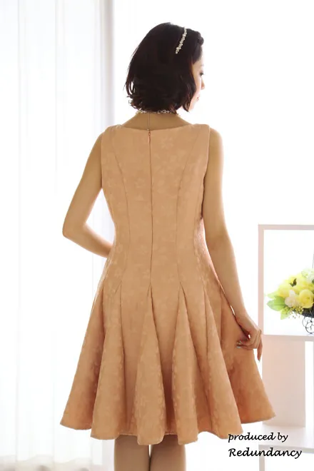 サーモンピンクの花柄刺繍フィットアンドフレアドレスコーディネートセット