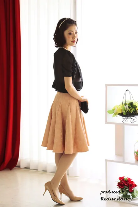 サーモンピンクの花柄刺繍フィットアンドフレアドレスコーディネートセット