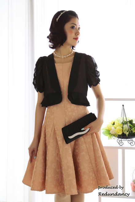 サーモンピンクの花柄刺繍フィットアンドフレアドレスコーディネートセット