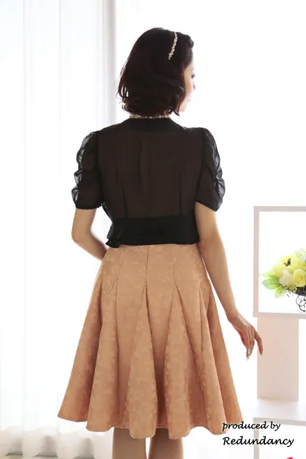 サーモンピンクの花柄刺繍フィットアンドフレアドレスコーディネートセット