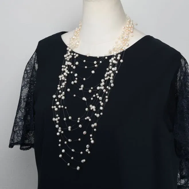 ホワイトパールのワイヤーロングネックレス