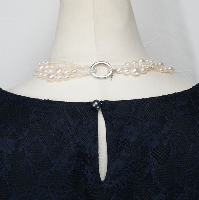 ホワイトパールツイストネックレス