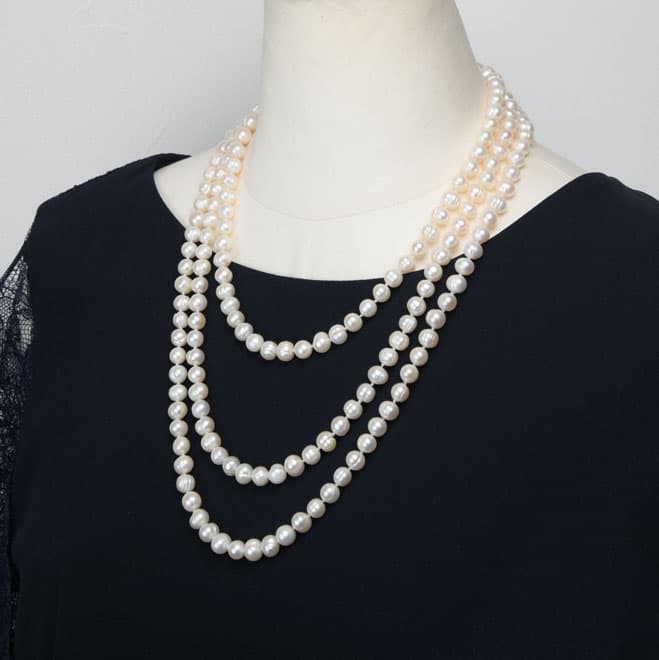 ホワイトパールのスタンダードロングネックレス