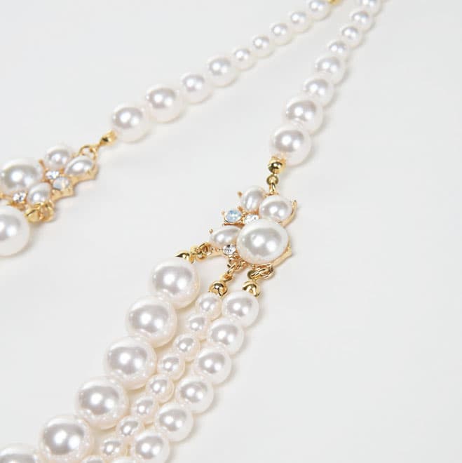 ホワイトパールのビジュー付三連ハーフ