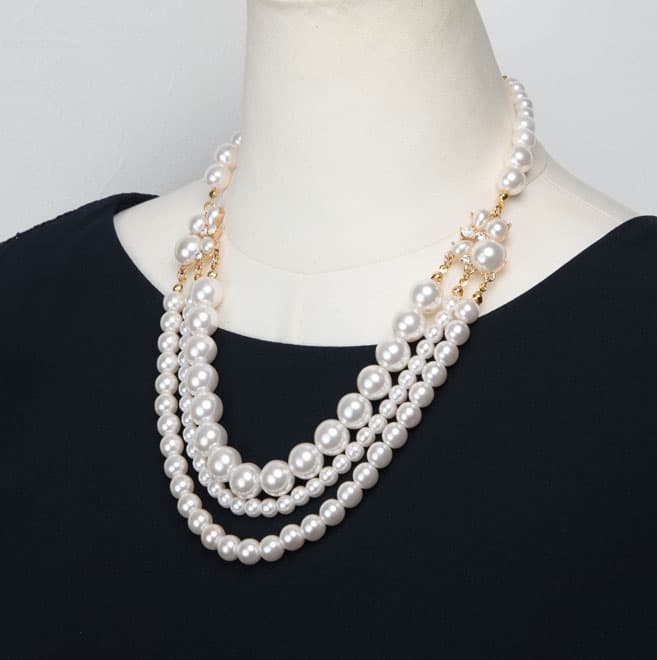 ホワイトパールのビジュー付三連ハーフ