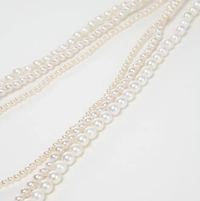 ホワイトパールの三連ロングネックレス