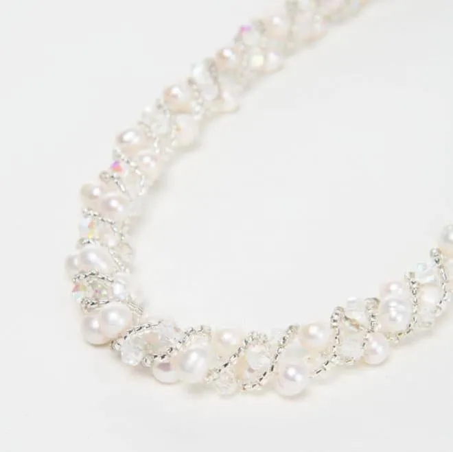 ホワイトビーズ編みこみショートネックレス