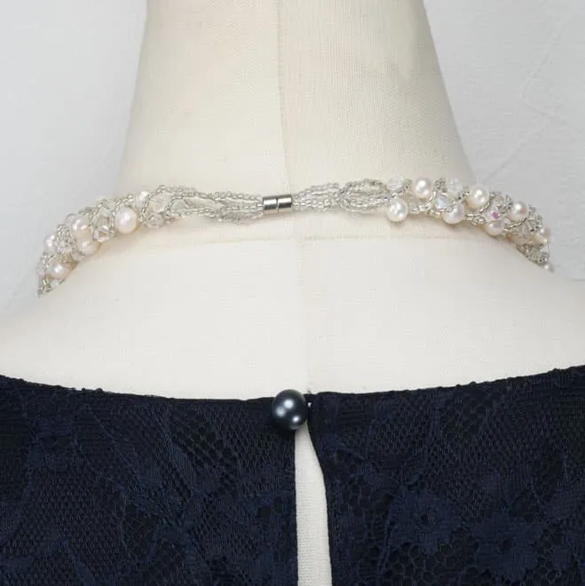 ホワイトビーズ編みこみショートネックレス