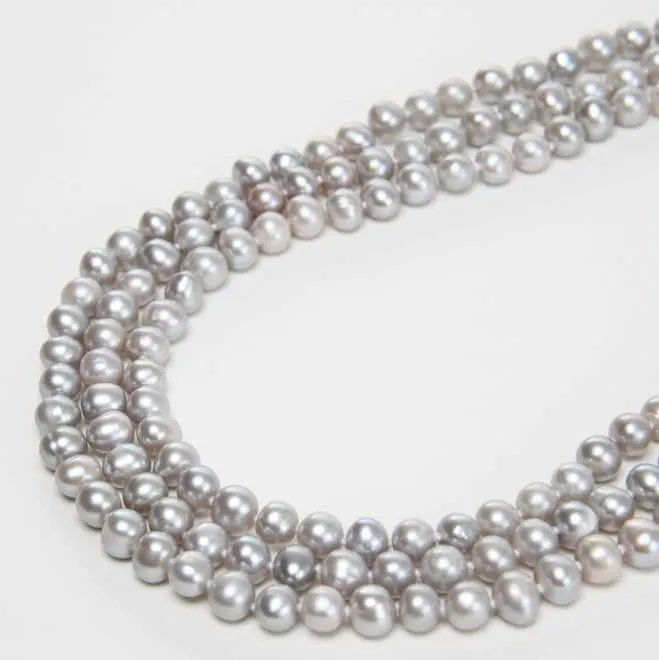 シルバーパールのロングネックレス