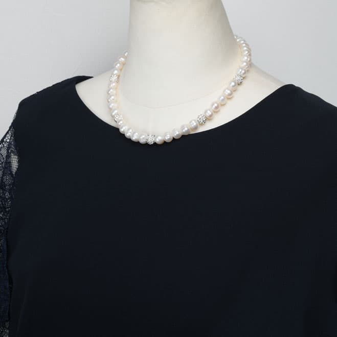 ホワイトパールとストーンのネックレス