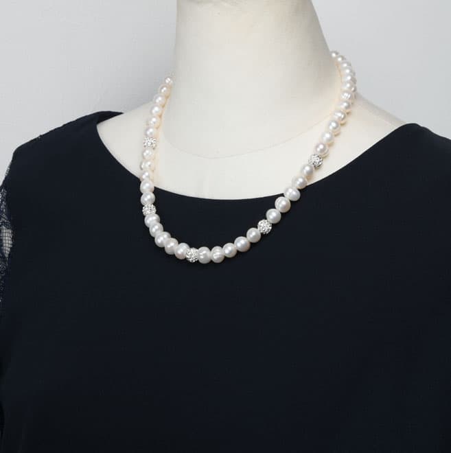 ホワイトパールとストーンのネックレス