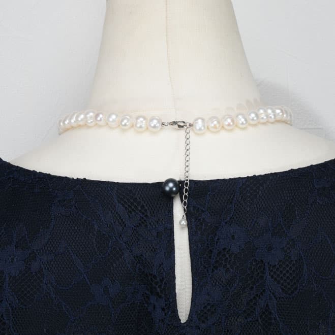 ホワイトパールとストーンのネックレス