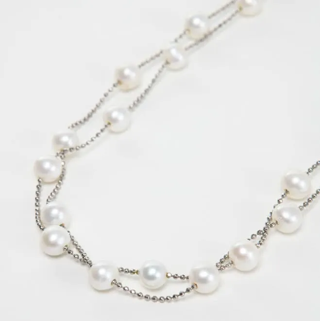 ホワイトパールとボールチェーンのロングネックレス