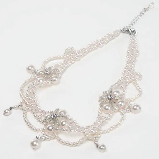 ホワイトパールの花モチーフネックレス