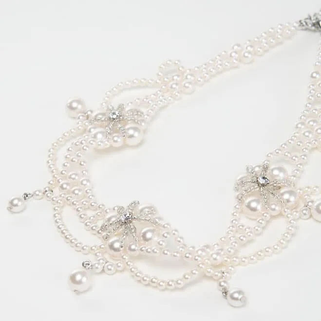 ホワイトパールの花モチーフネックレス