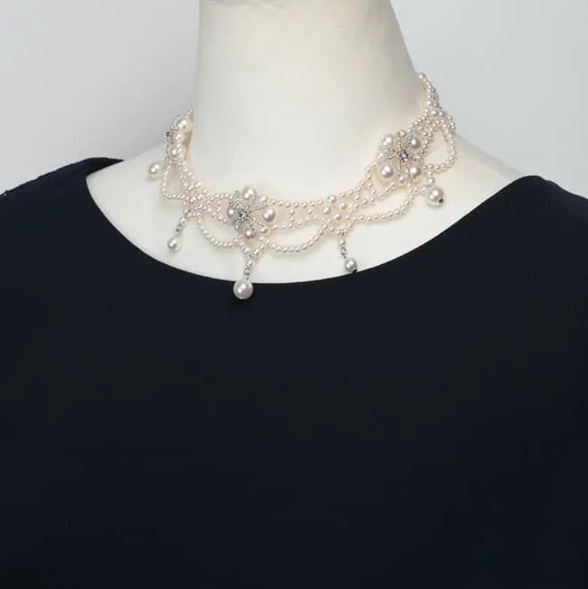 ホワイトパールの花モチーフネックレス