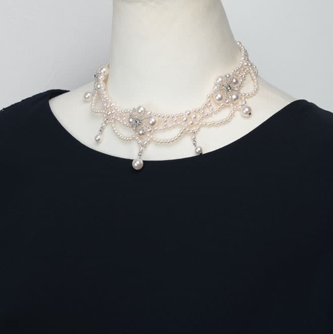 ホワイトパールの花モチーフネックレス