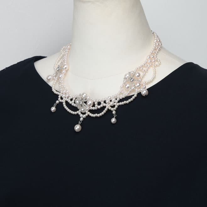 ホワイトパールの花モチーフネックレス