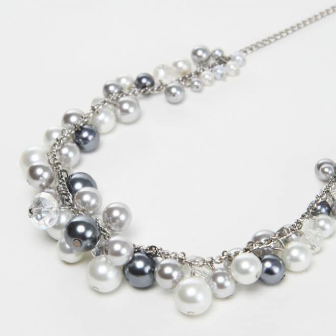 シルバーの大小パールのネックレス