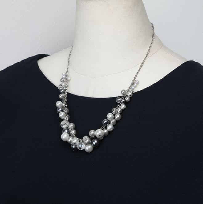シルバーの大小パールのネックレス