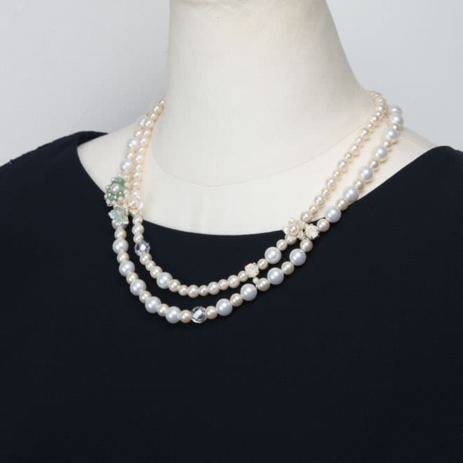 ホワイトパールとグリーンのお花のネックレス