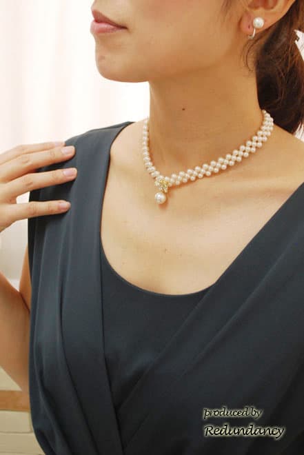 ホワイトパールと花のチョーカー