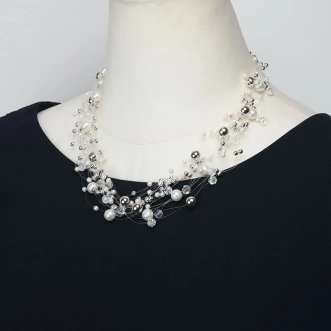 ホワイトパールのクリスタルワイヤーネックレス