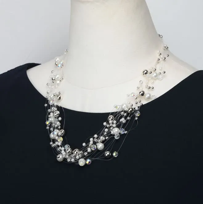 ホワイトパールのクリスタルワイヤーネックレス