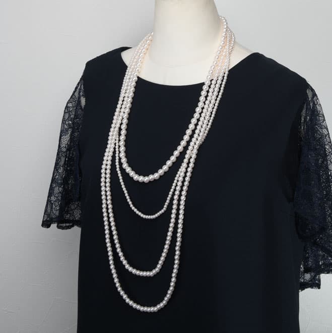 ホワイトパールの四連ロングネックレス