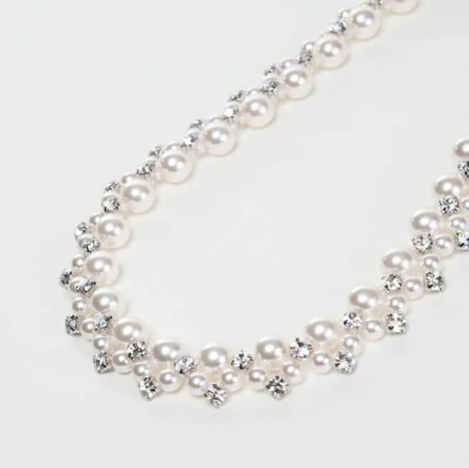 ホワイトパールとダイヤ調ストーンのネックレス