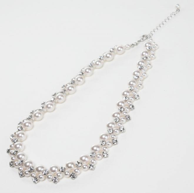 ホワイトパールとダイヤ調ストーンのネックレス