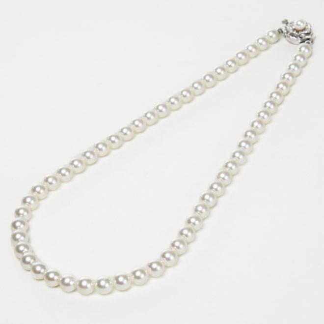 ホワイトパールのスタンダードネックレス