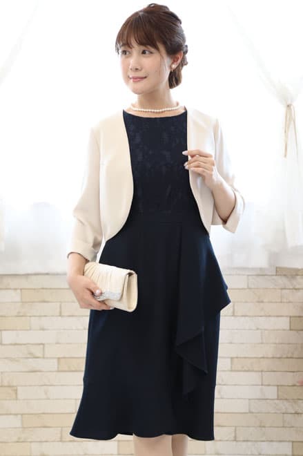 ネイビーのトップスレース×ペプラムドレスコーディネートセット