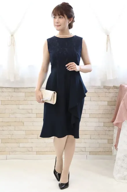 ネイビーのトップスレース×ペプラムドレスコーディネートセット