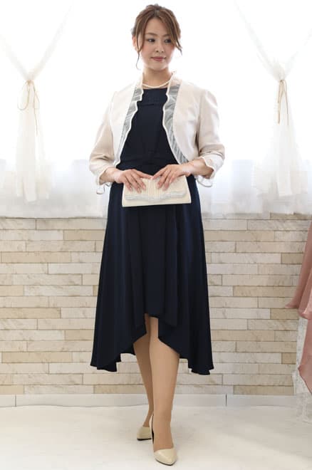 ベージュシャンタンの七分袖ボレロ