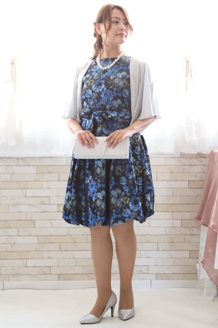 シルバーのラメ入り五分袖ボレロ