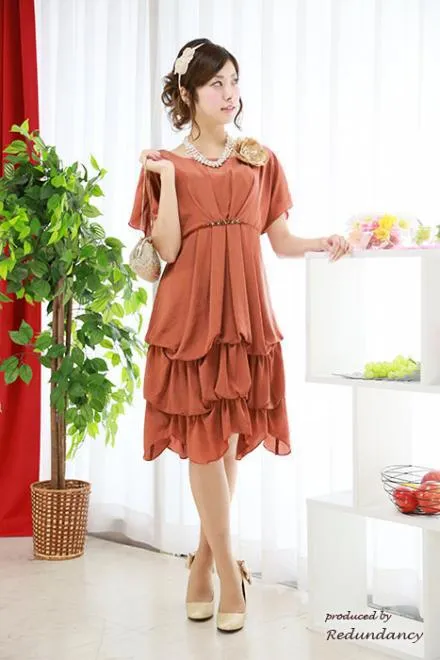 テラコッタオレンジのビジューベルト風ドレープドレス