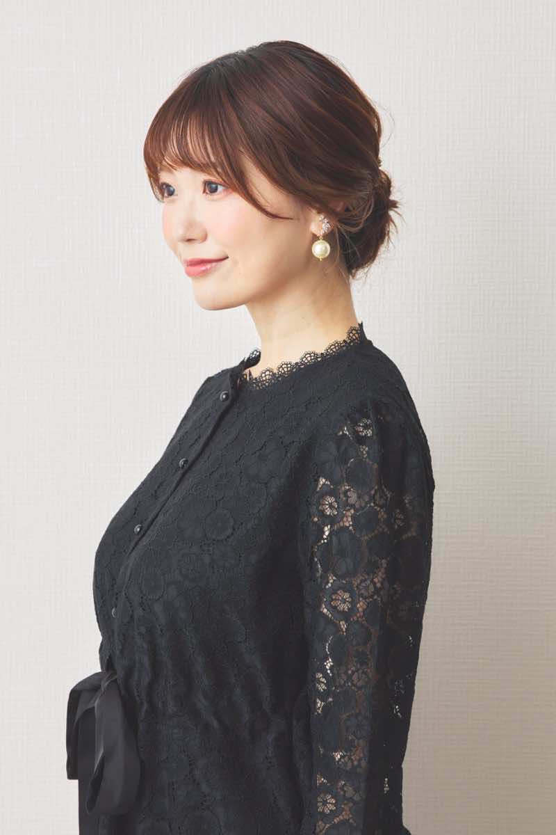 ブラックの前開き総レースマタニティドレス