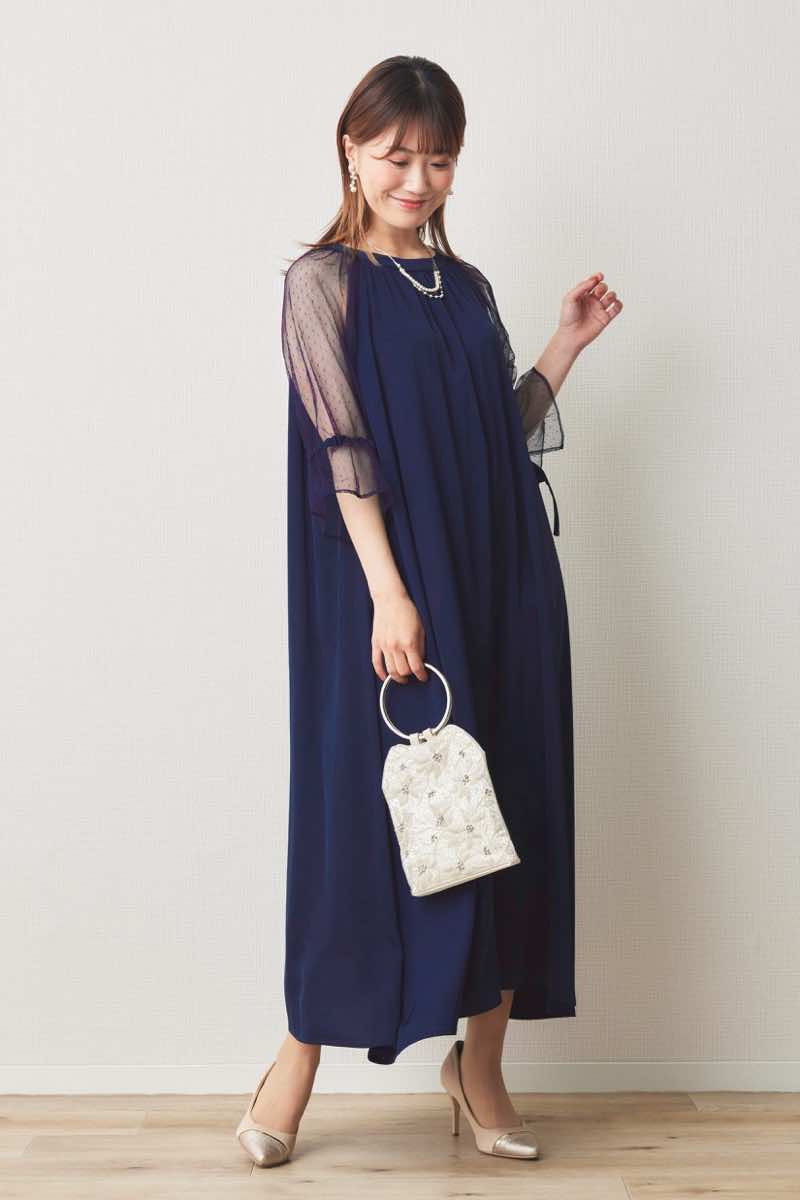 ネイビーのドットレースラグランスリーブドレス