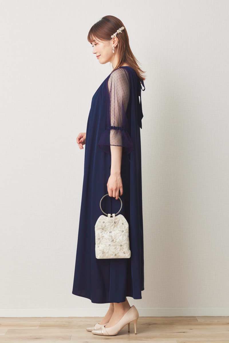 ネイビーのドットレースラグランスリーブドレス