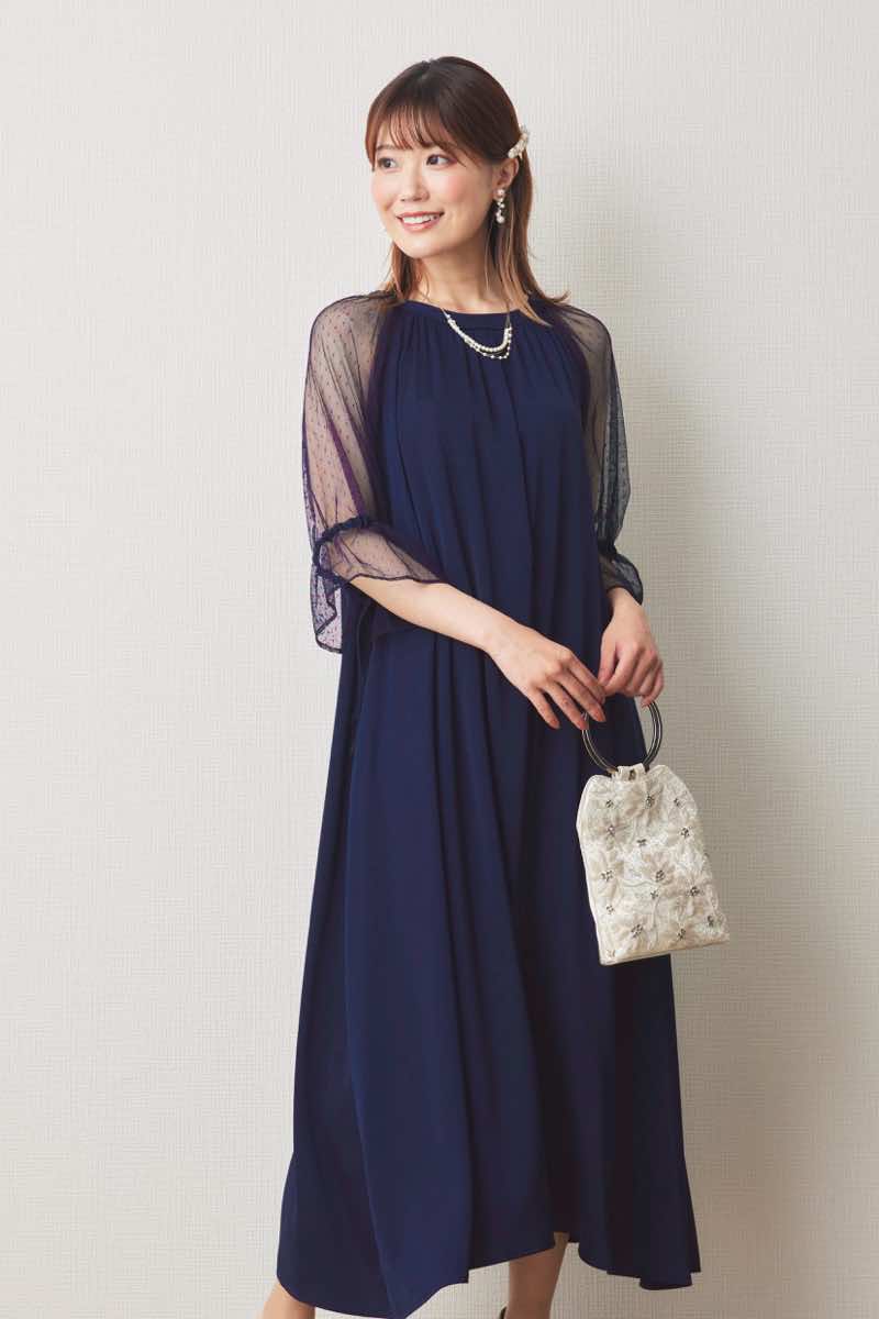 ネイビーのドットレースラグランスリーブドレス