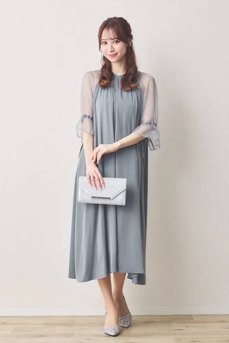 ブルーグレーのドットレースラグランスリーブドレス