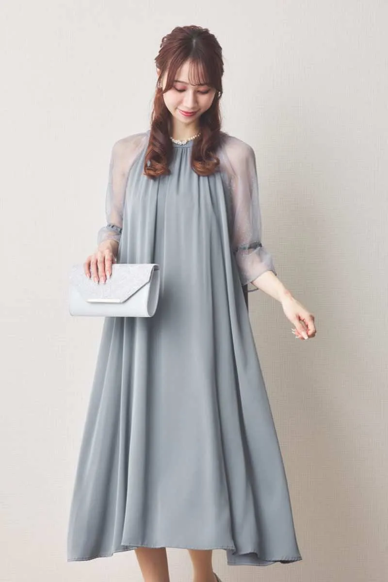 ブルーグレーのドットレースラグランスリーブドレス