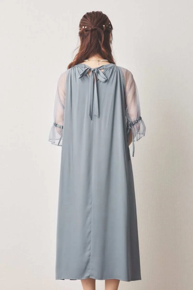 ブルーグレーのドットレースラグランスリーブドレス