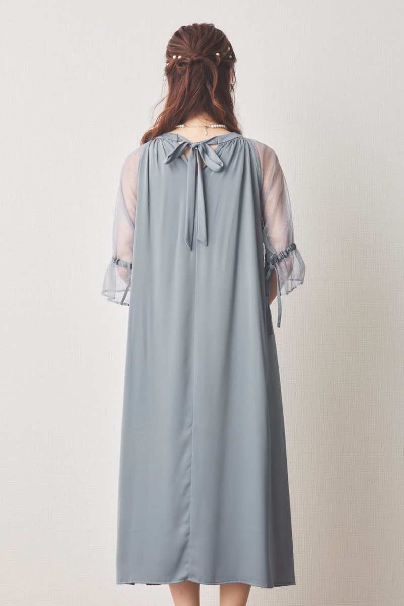 ブルーグレーのドットレースラグランスリーブドレス