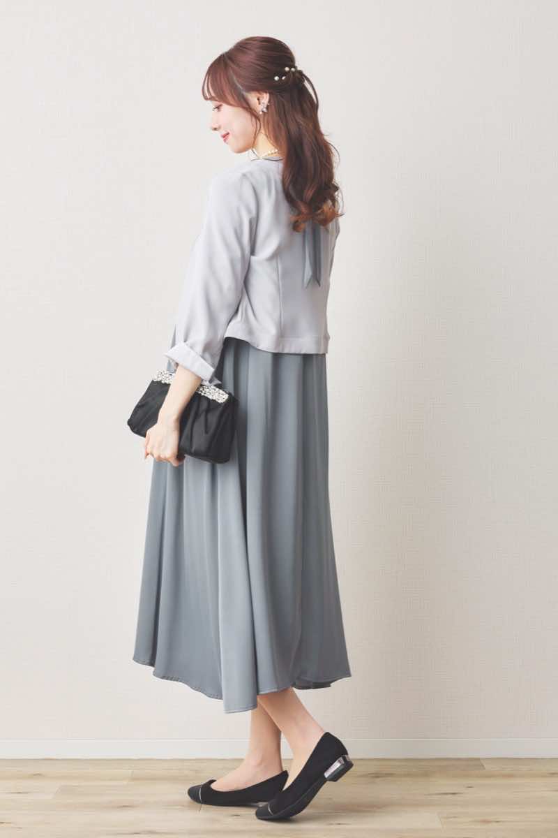 ブルーグレーのドットレースラグランスリーブドレス