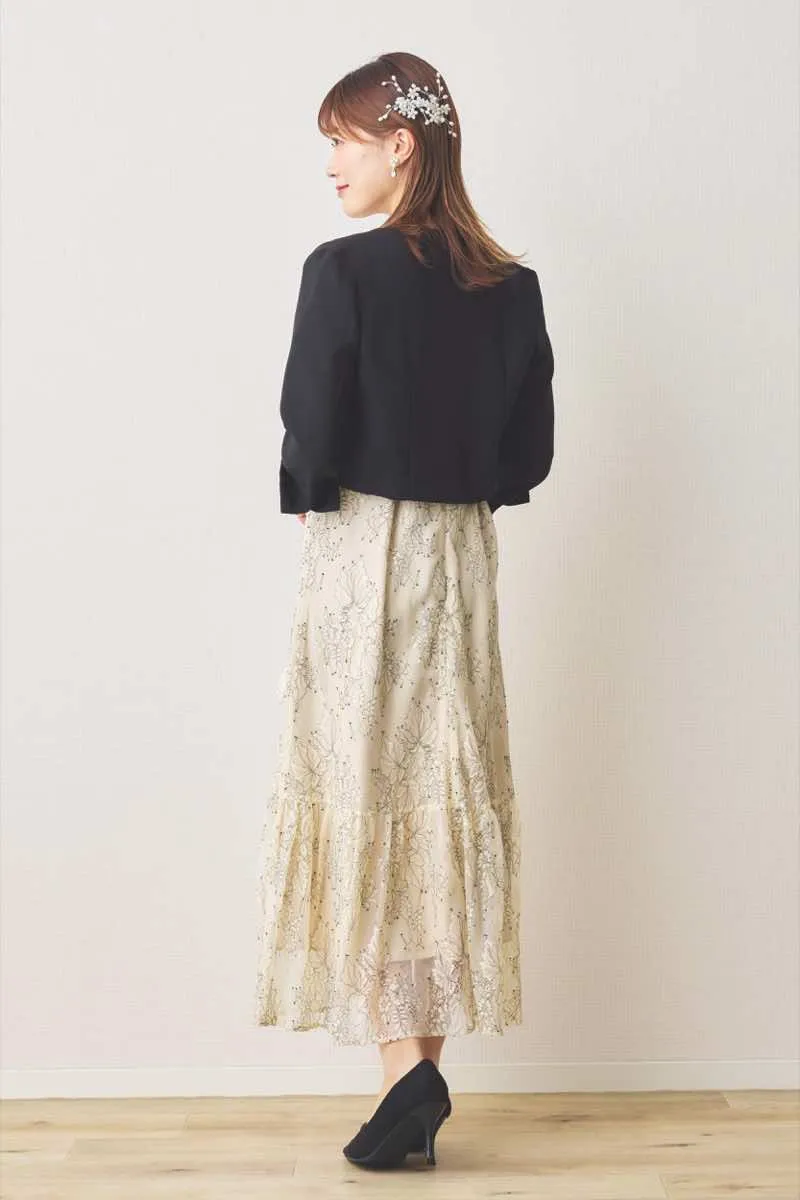 ライトベージュのラッフルスリーブ配色レースドレス