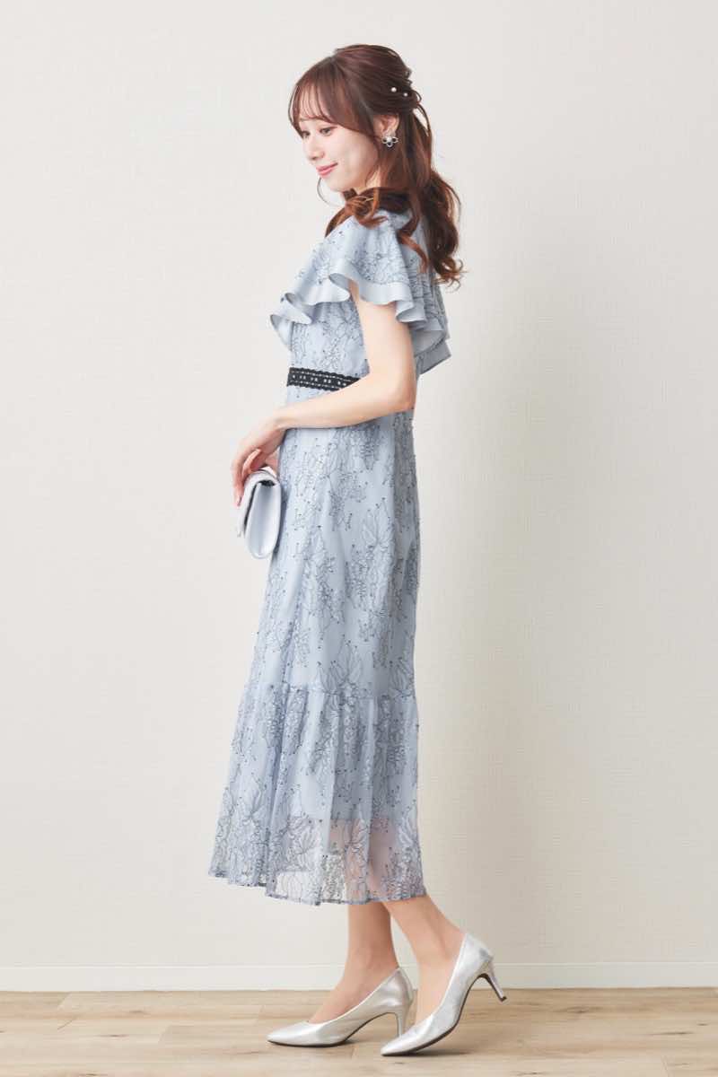 ブルーのラッフルスリーブ配色レースドレス