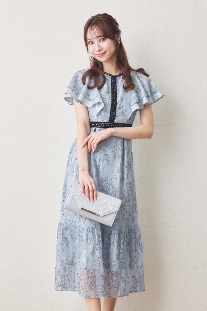 ブルーのラッフルスリーブ配色レースドレス