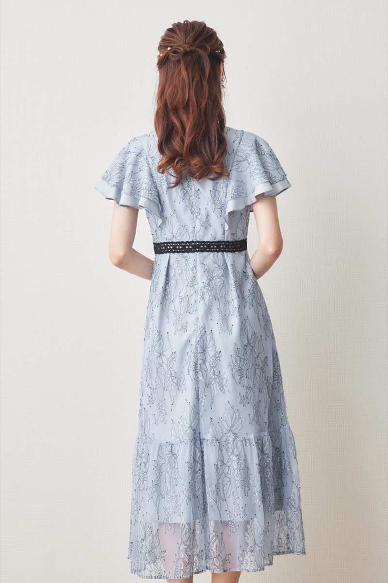 ブルーのラッフルスリーブ配色レースドレス